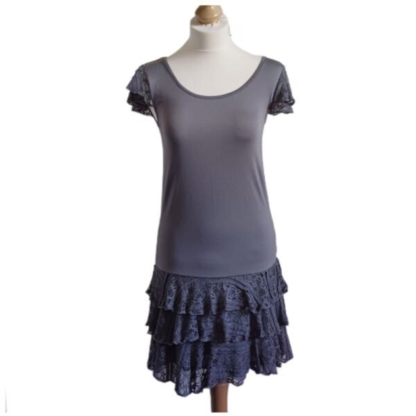 robe blanche porte